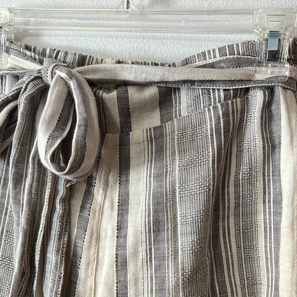 Francesca’s |.Harper Cream & Taupe Chambray Tie Elastic Waist Waist Pants - Picture 3 of 7